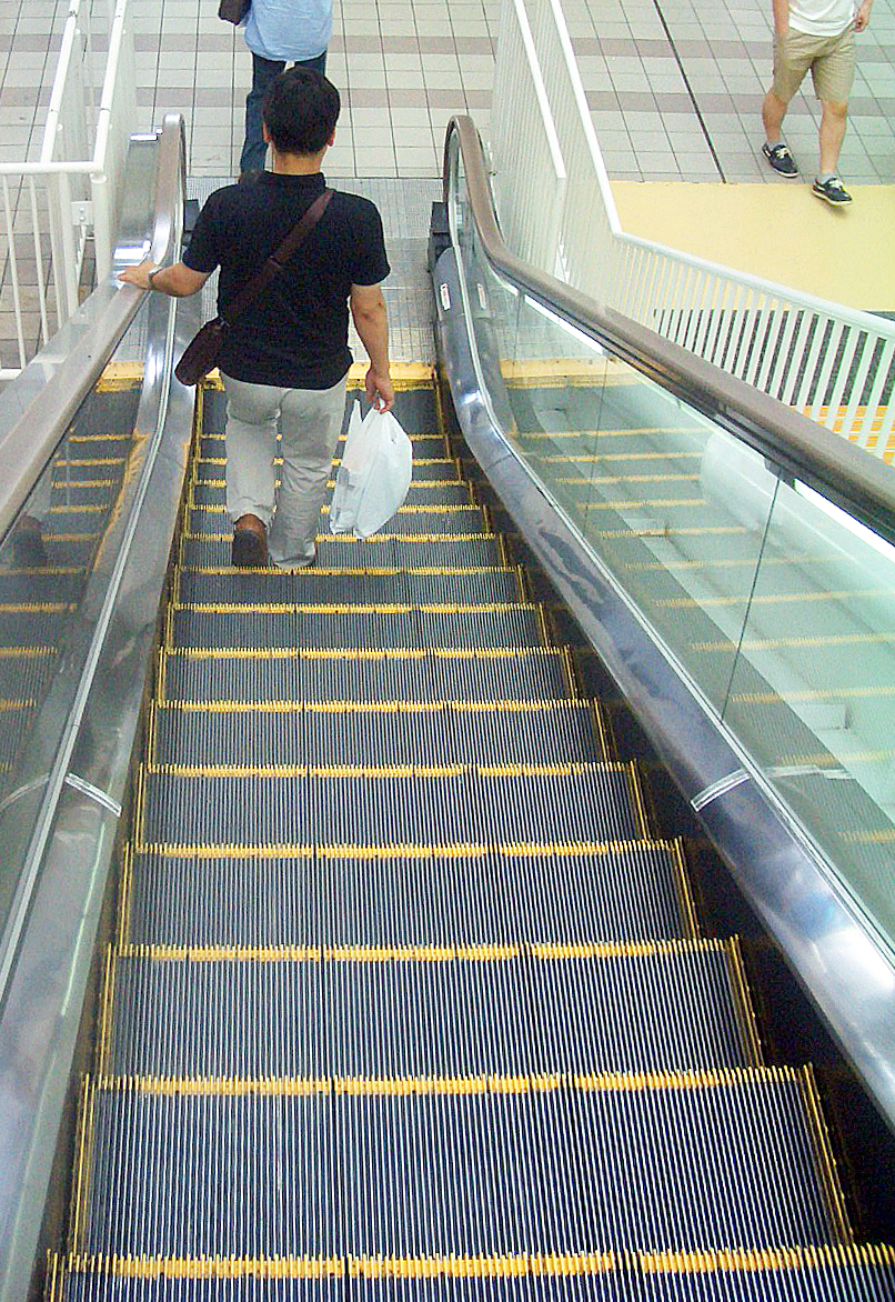 エスカレーターの片側を歩いてはいけない理由がどうしても分からない