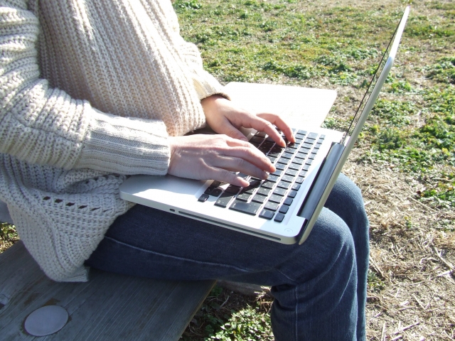 テレワーク推進という言葉に踊らされるな、外で仕事をする企業なら何でもテレワークとなるのだからメリットもあればデメリットもある。冷静にテレワークを見る目が必要だ