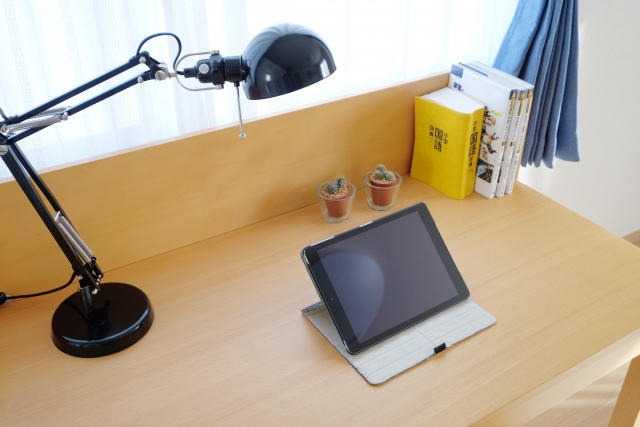 パソコンで目が疲れたり痛くならない究極の方法、今までの発想を転換した目に優しい環境設定